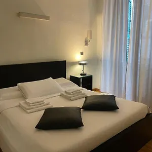 Stefano House Fontana Di Trevi , Rome Italy